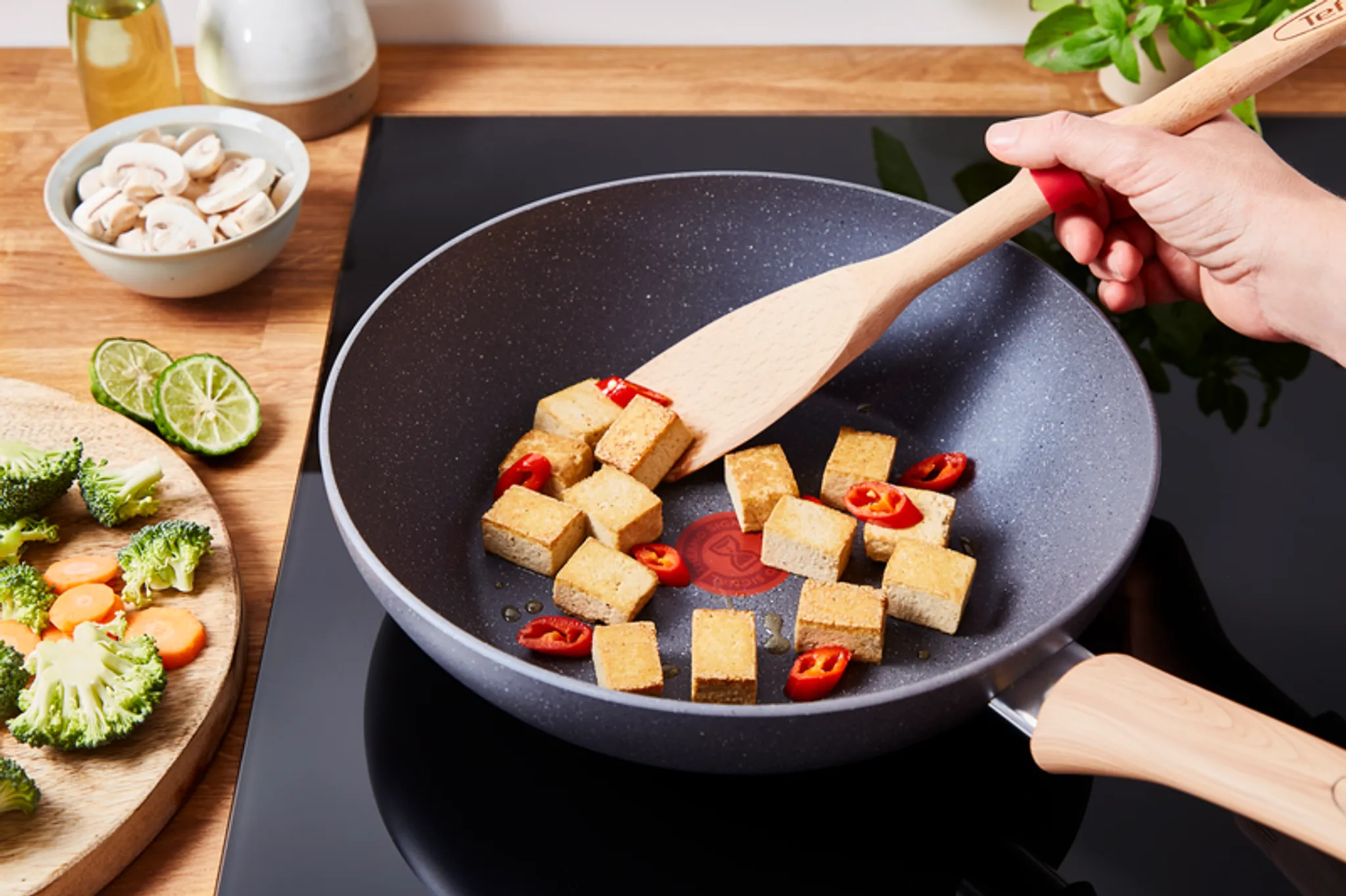 Индукционная сковорода-вок Tefal Natural Force 28 см G2661972