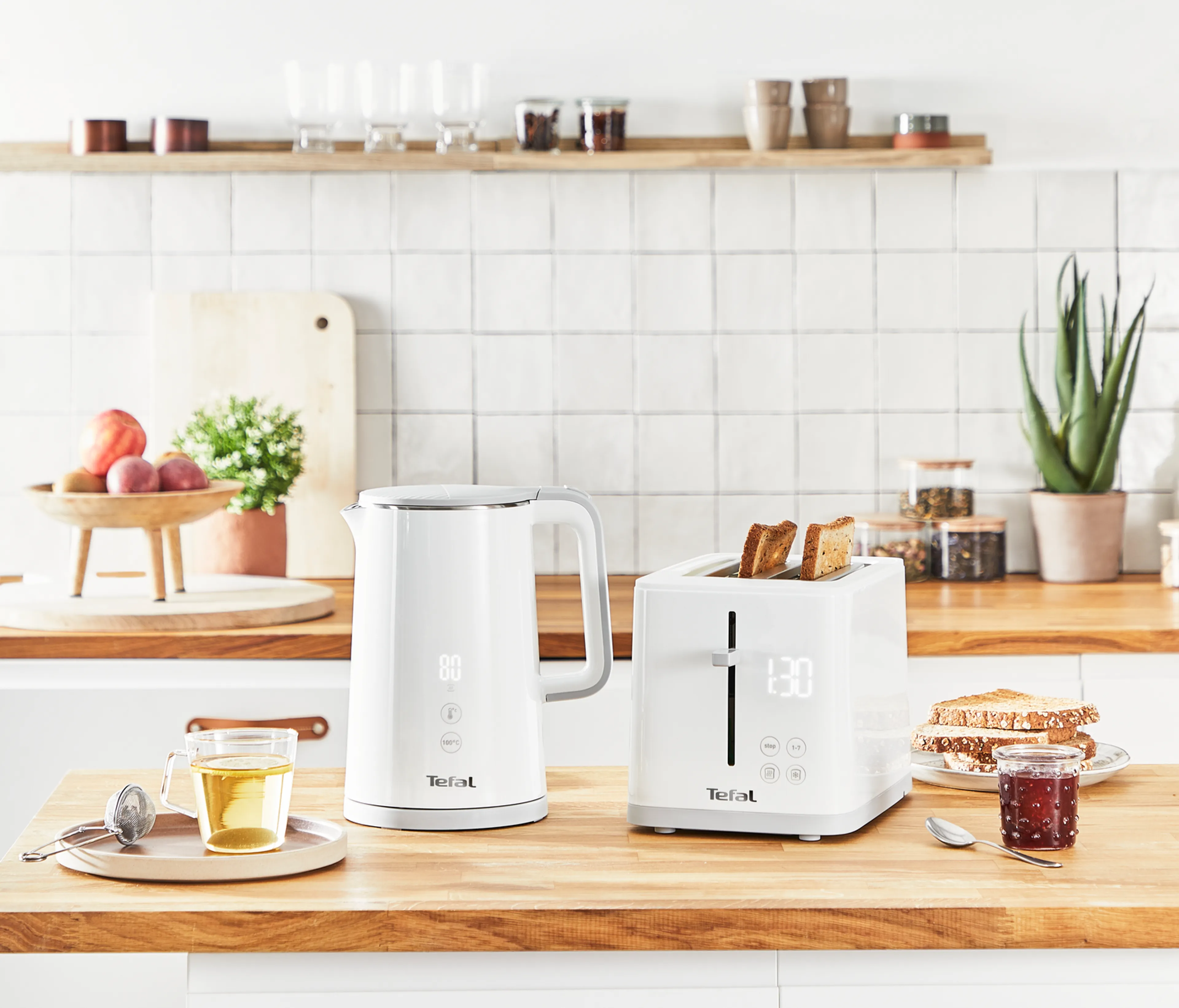 Электрический чайник Tefal Sense KO693110