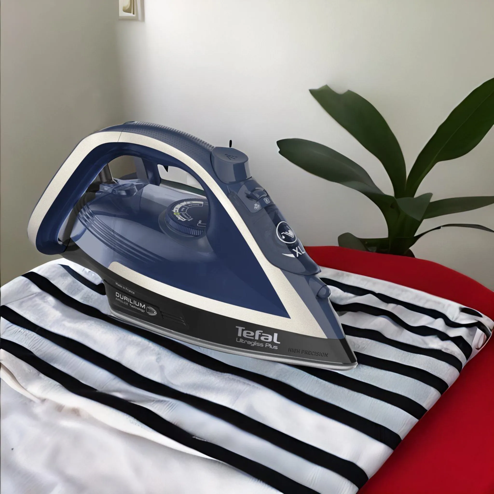 Утюг Tefal Ultragliss Plus FV6824E0