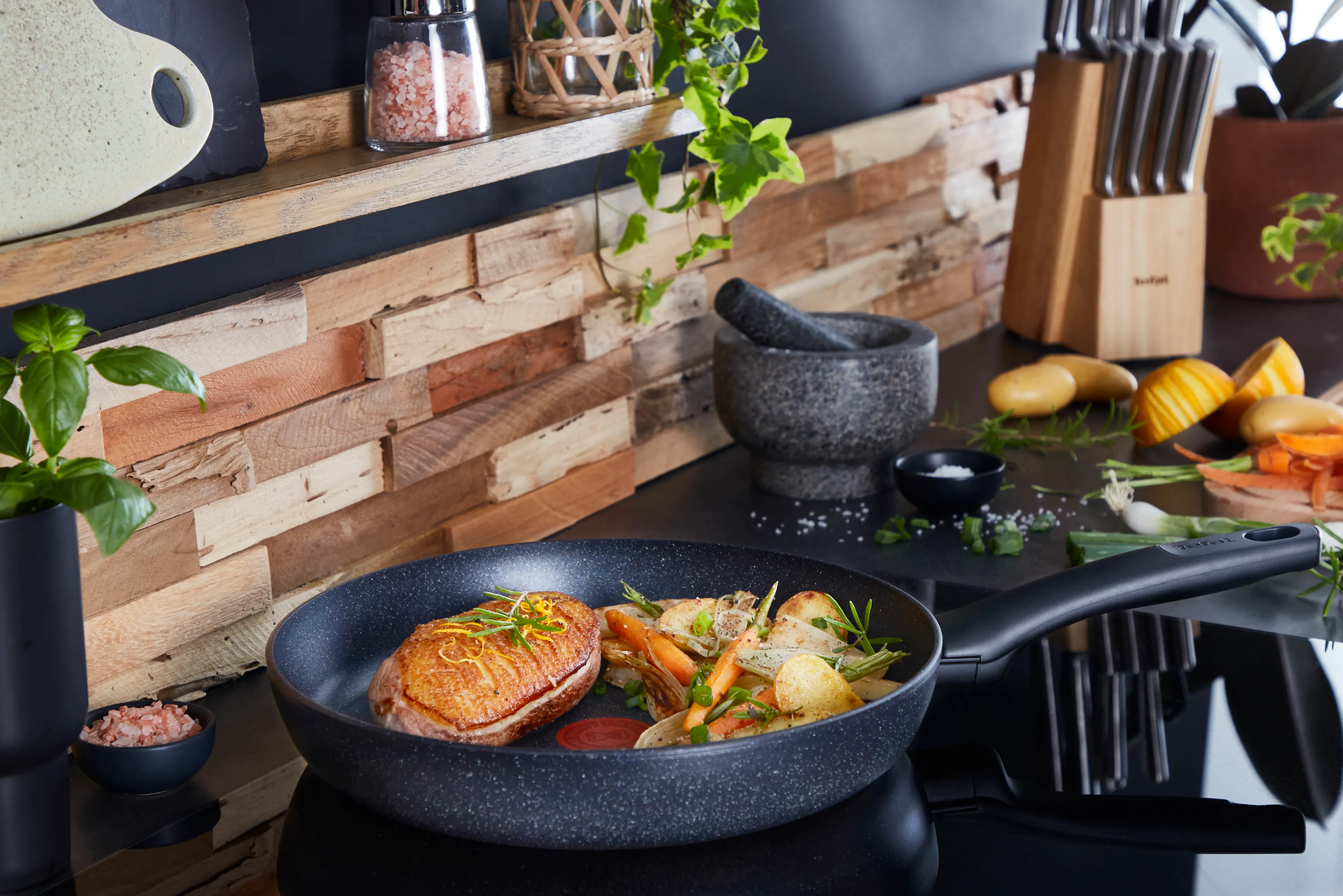 Сковорода Tefal Black Stone 28 см G2810672