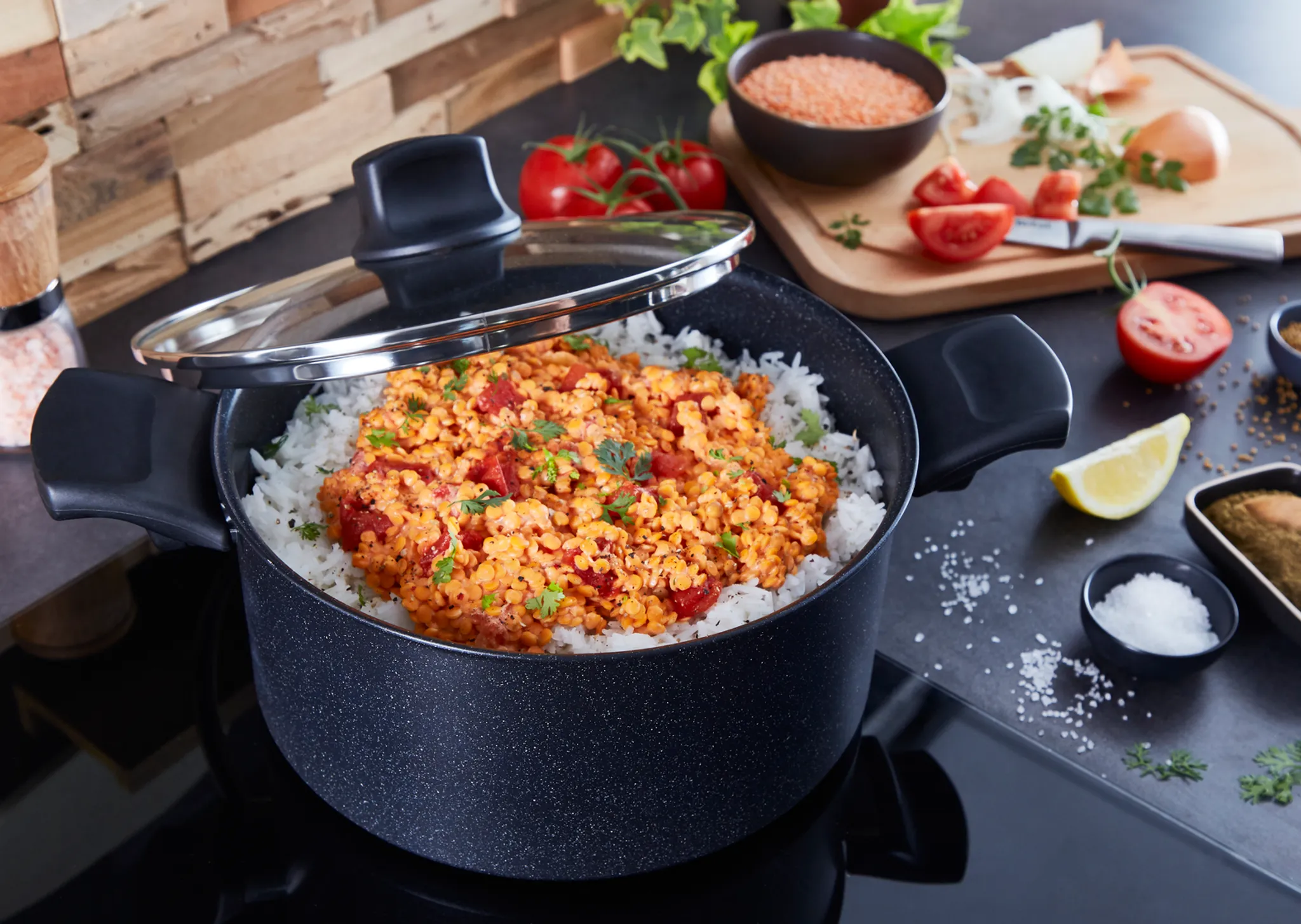Кастрюля с крышкой Tefal Black Stone 5.2 л 24 см G2814602