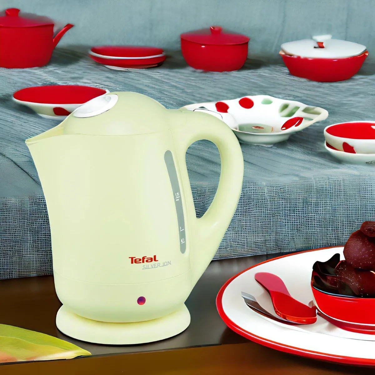 Электрический чайник Tefal Silver Ion BF925232