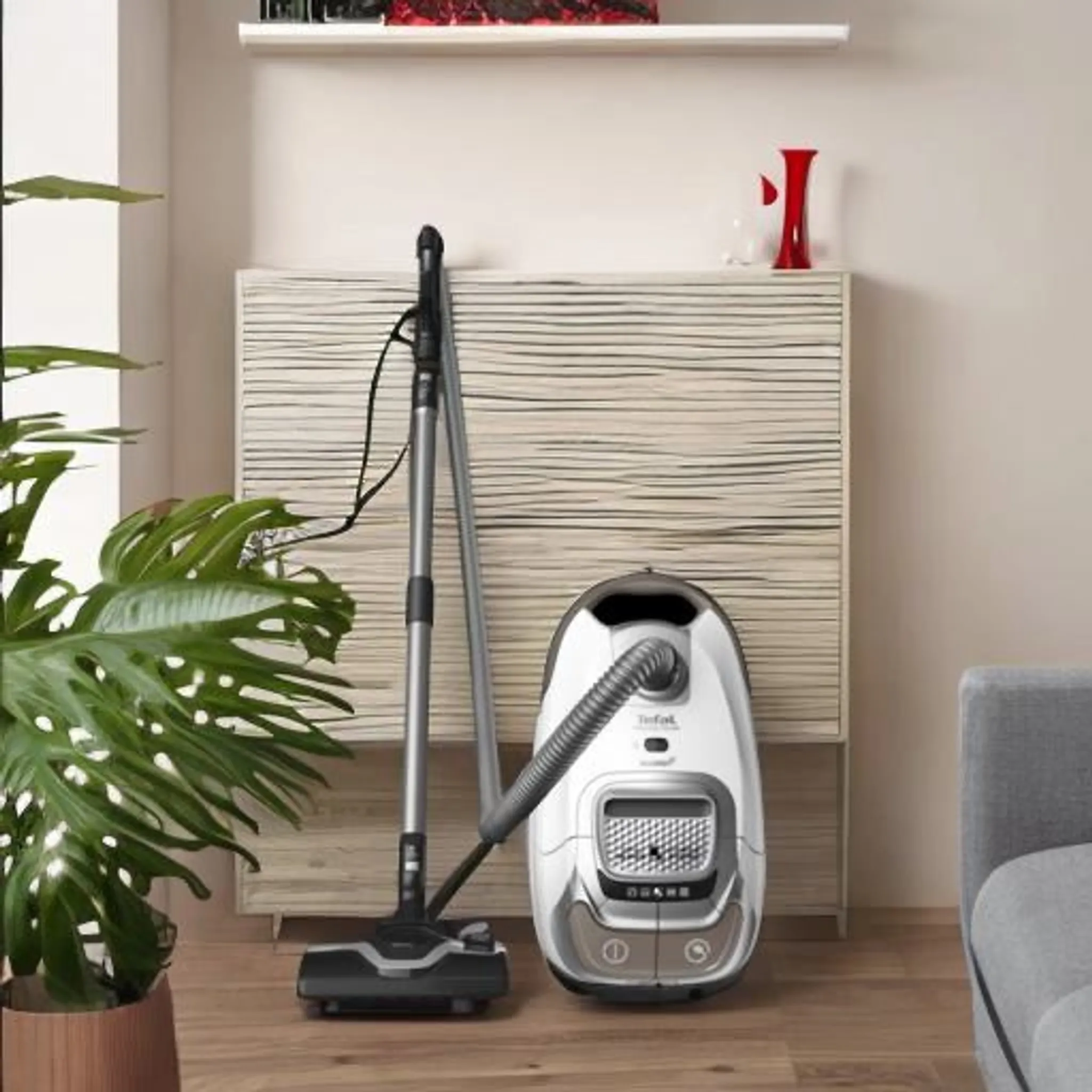 Пылесос с пылесборником Tefal Silence Force  TW7487EA