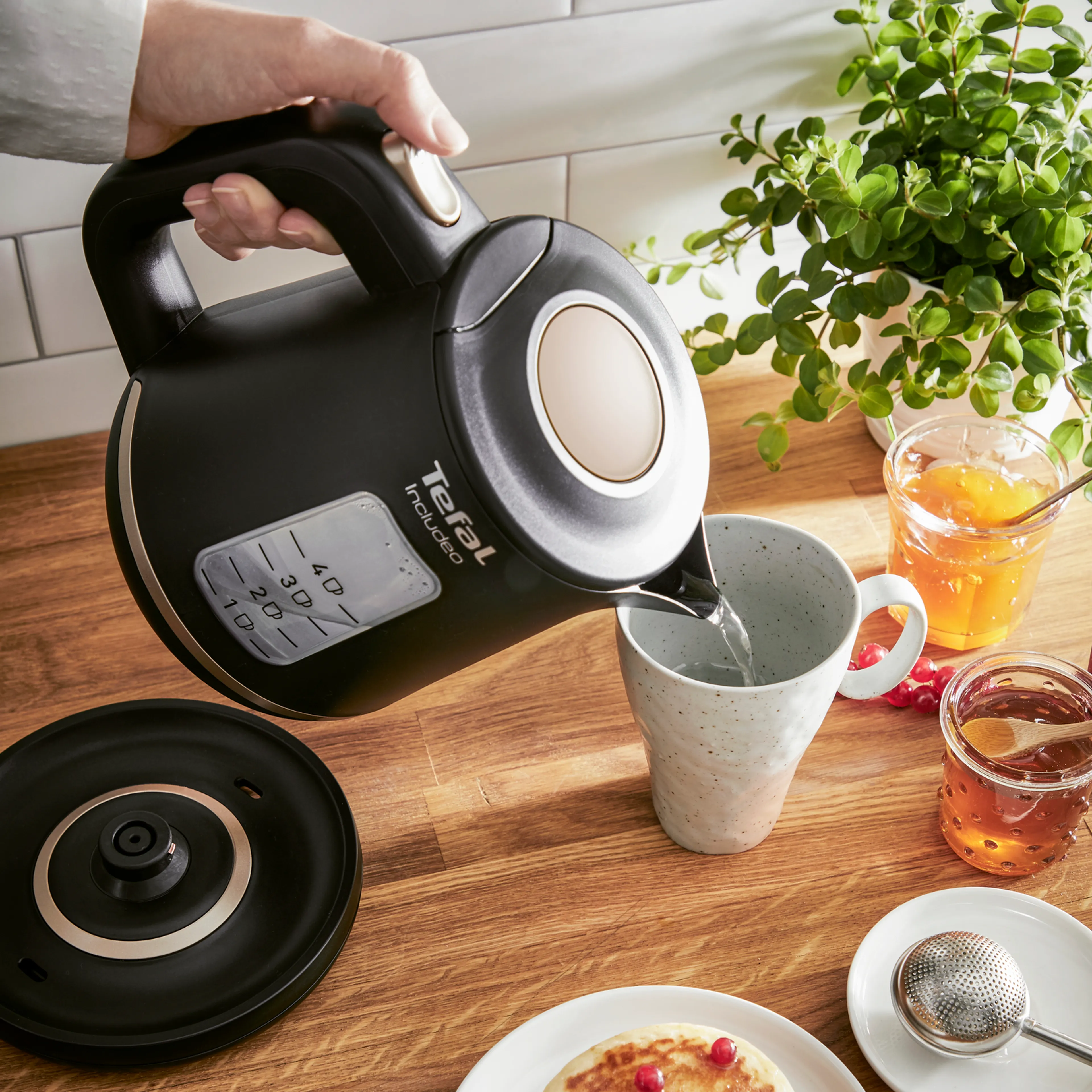 Электрический чайник Tefal Includeo KI533811