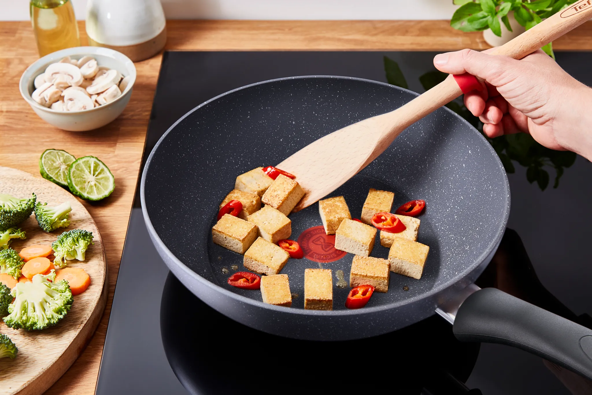 Индукционная сковорода-вок Tefal Healthy Chef 28 см G1501972