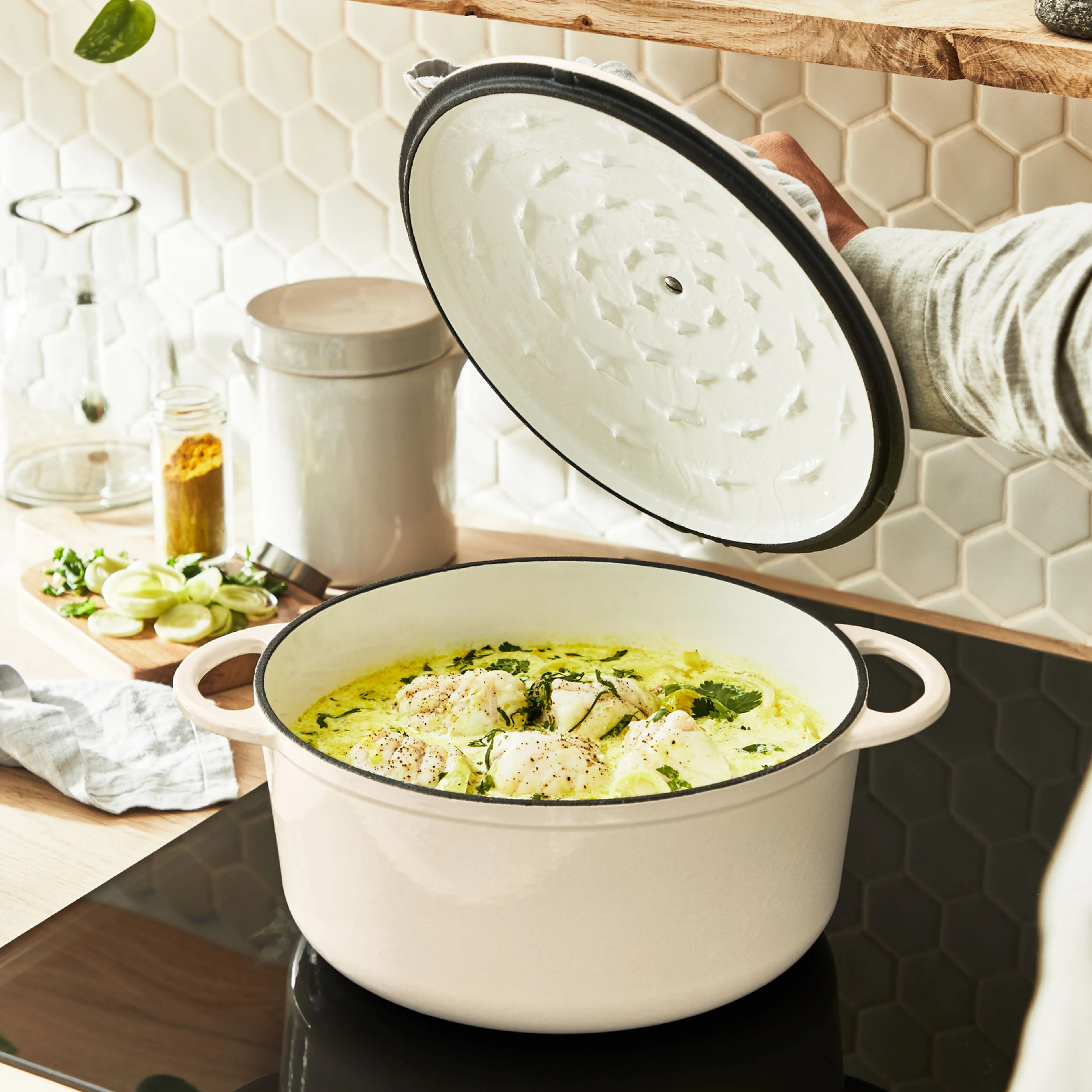 Кастрюля с крышкой Tefal LOV 25 см E2590404