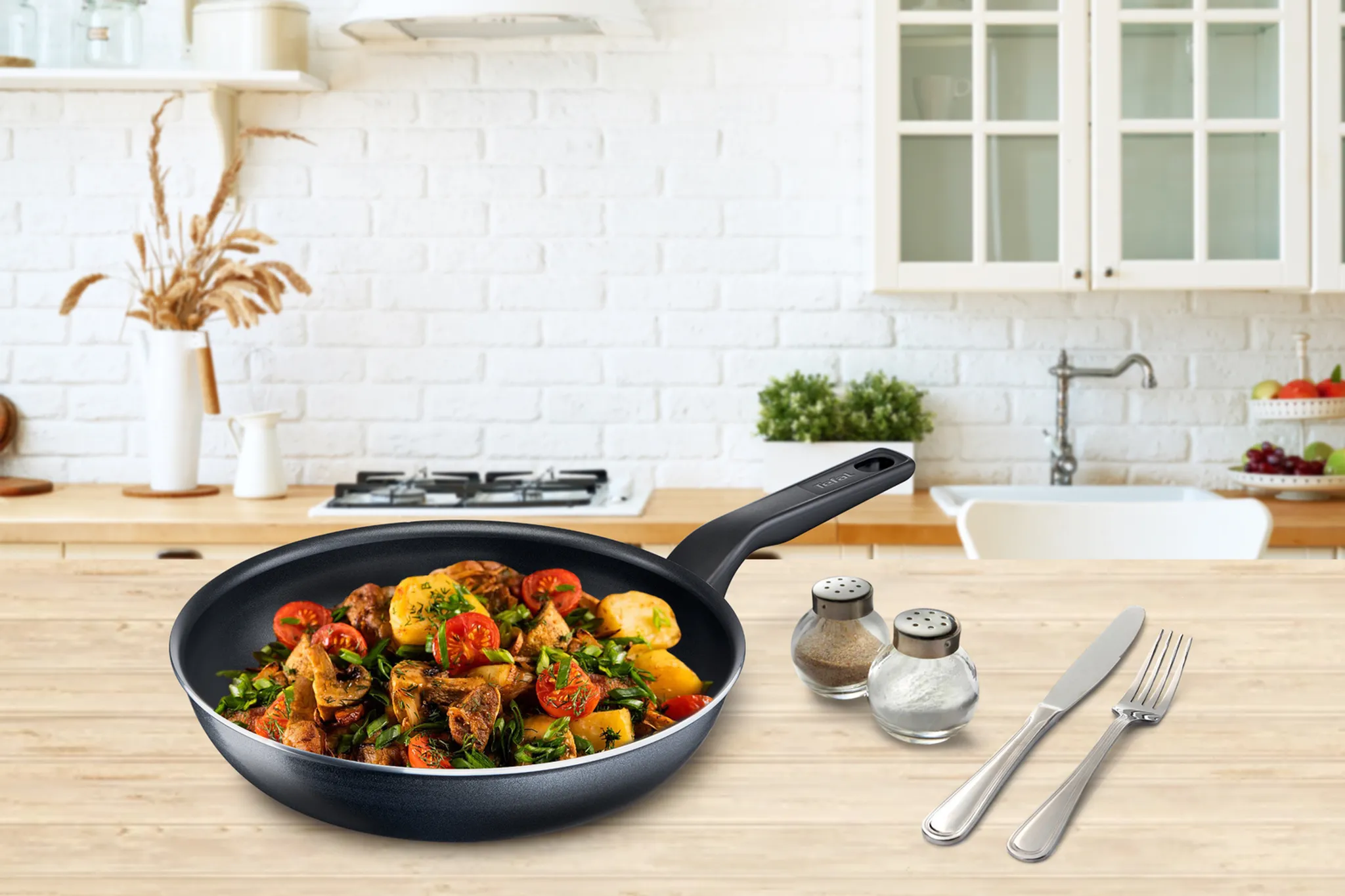 Сковорода с крышкой Tefal Force 26 cм 04218926
