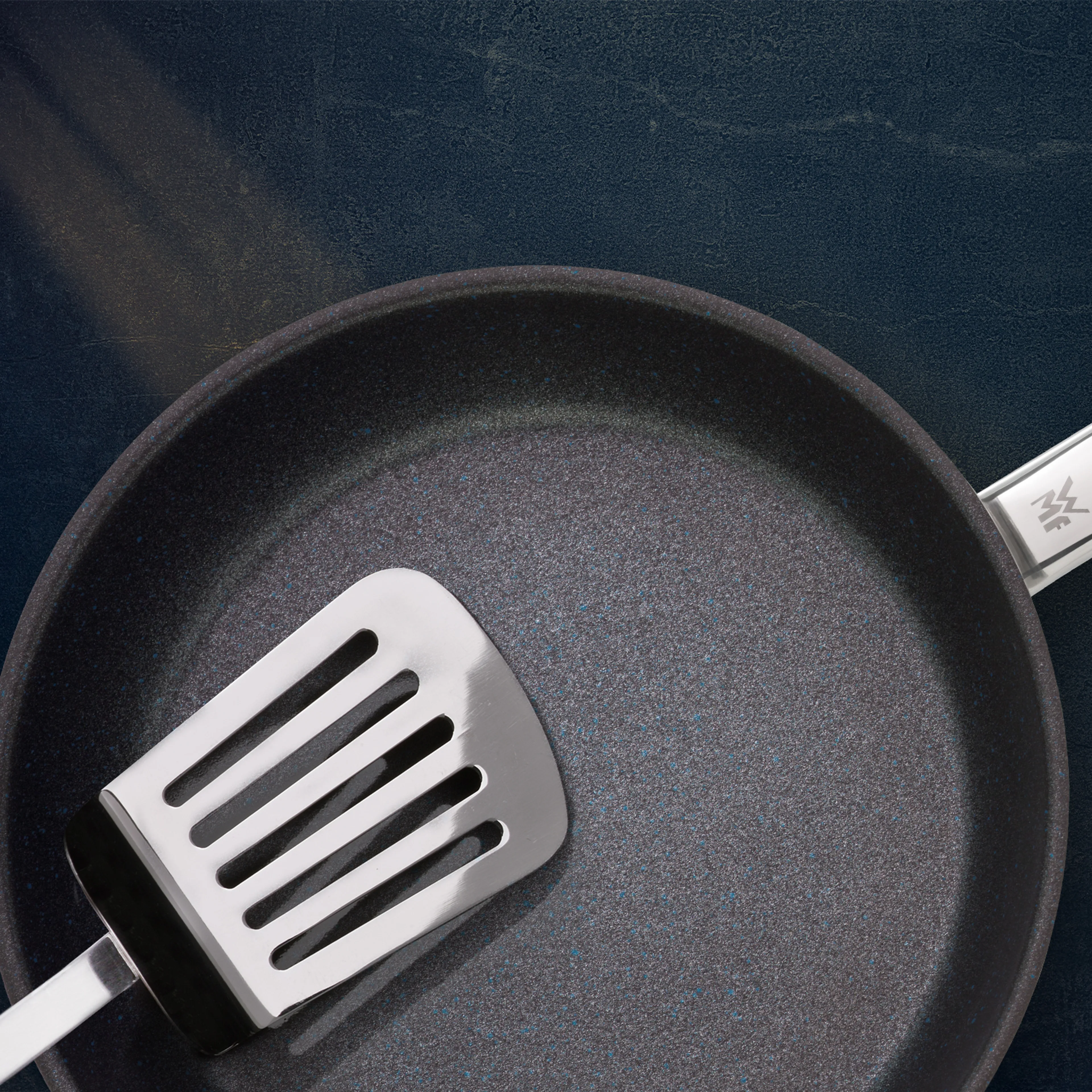 Сковорода WMF PermaDur Advance 24 см