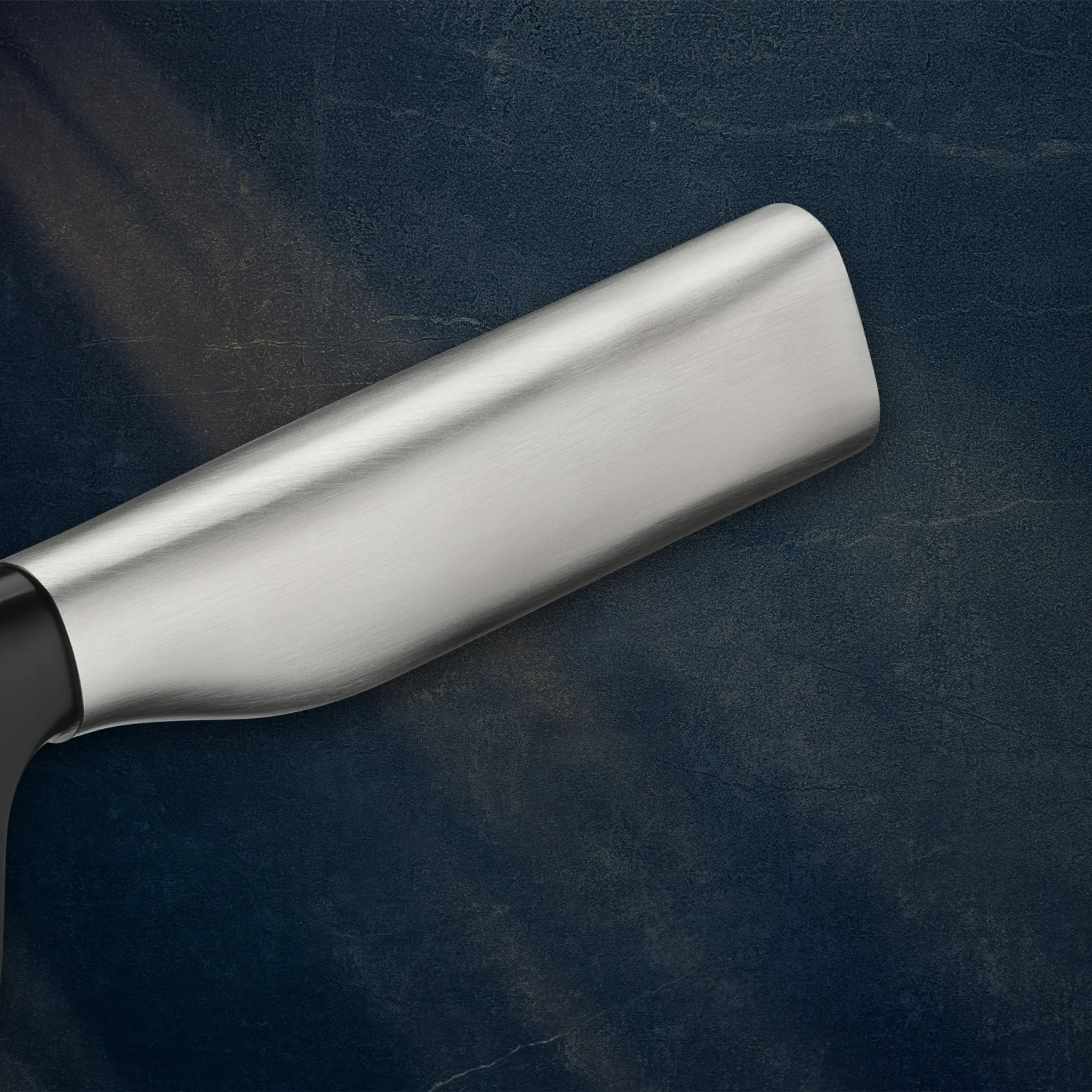 Универсальный нож WMF Ultimate Black 12 см