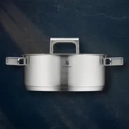 Низкая кастрюля с крышкой WMF Ultimate Cool 24 см