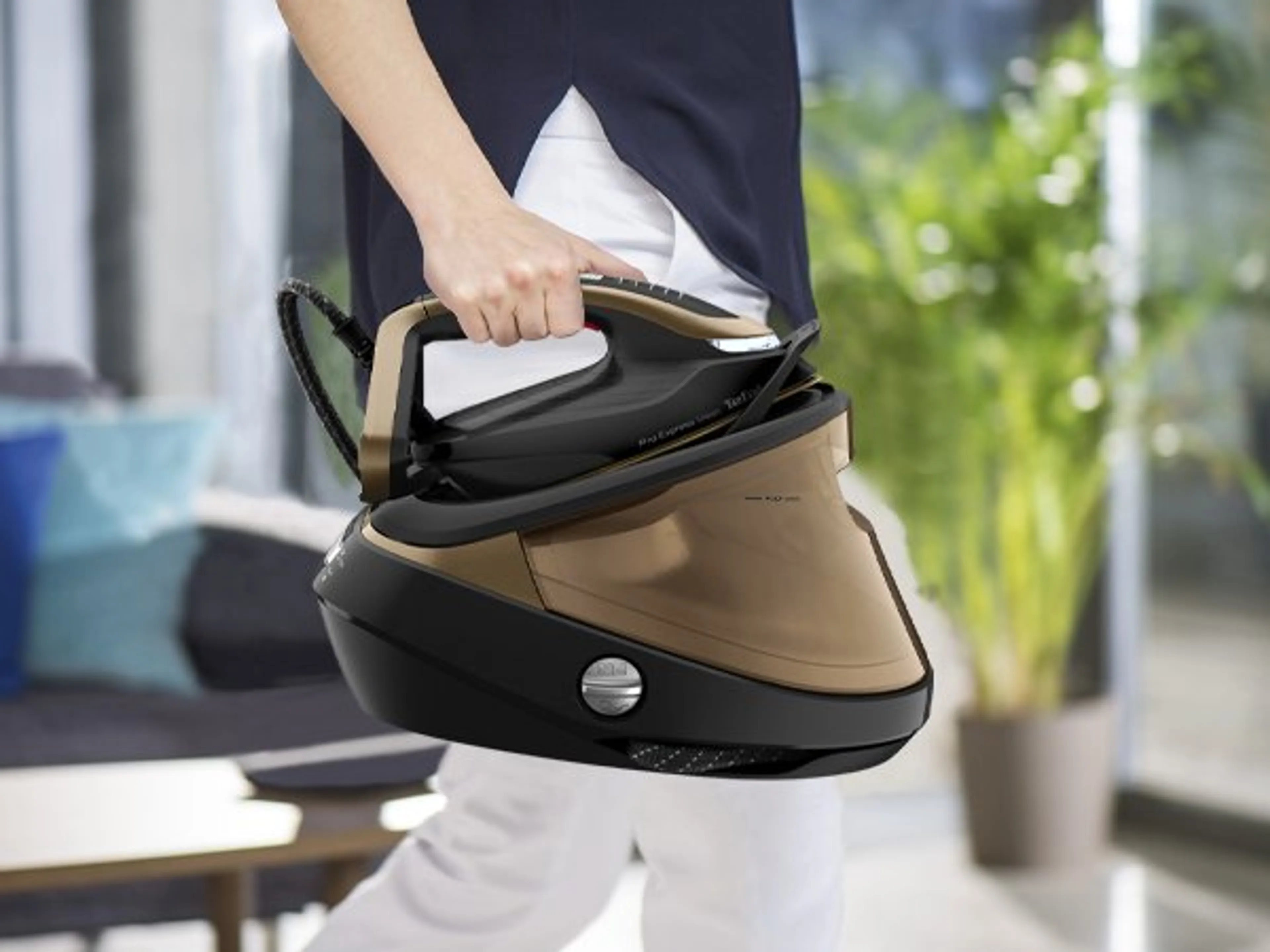 Парогенератор с умной подсветкой Tefal Pro Express Vision GV9823E1