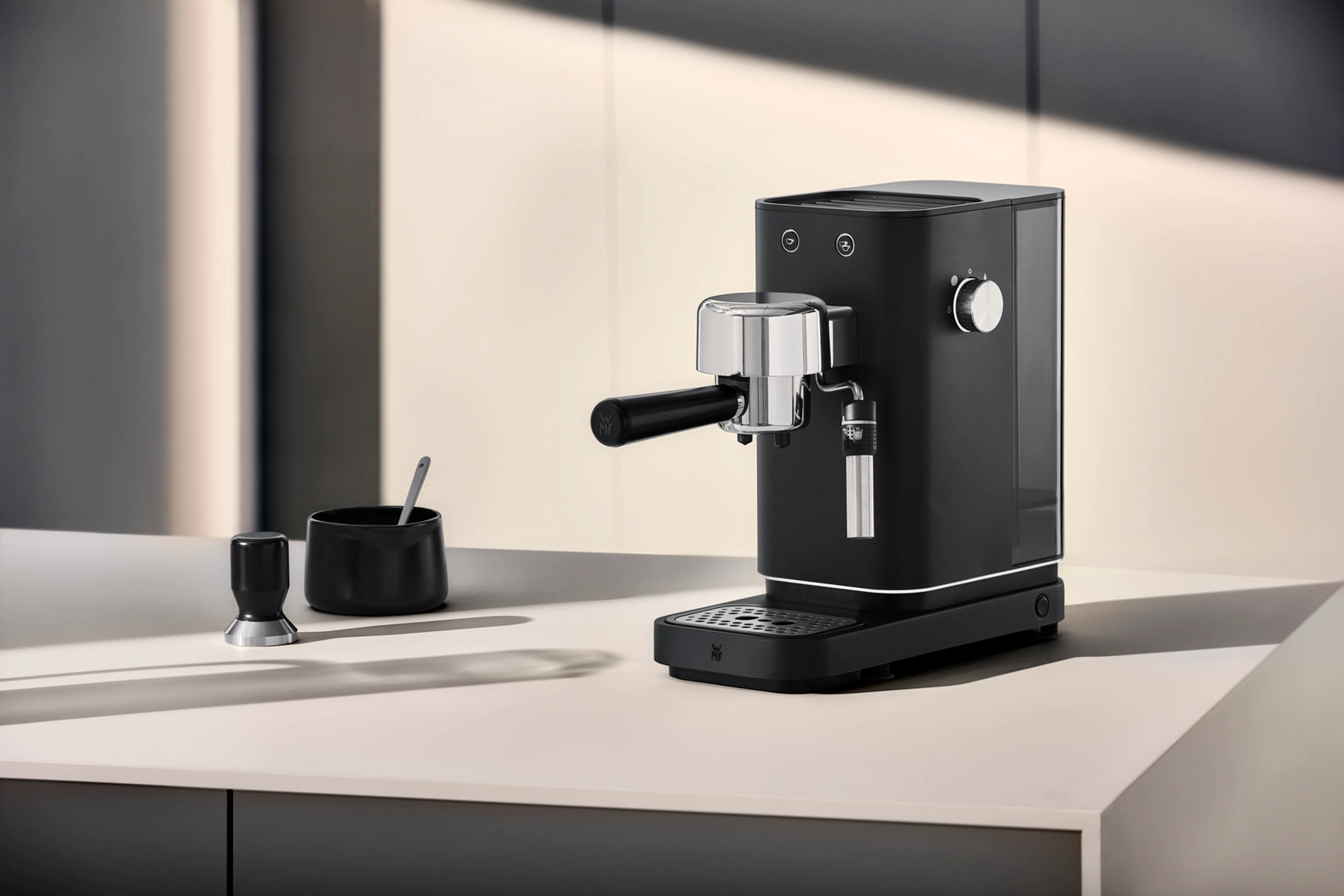 Рожковая кофеварка WMF Lumero Deep Black 0412370071